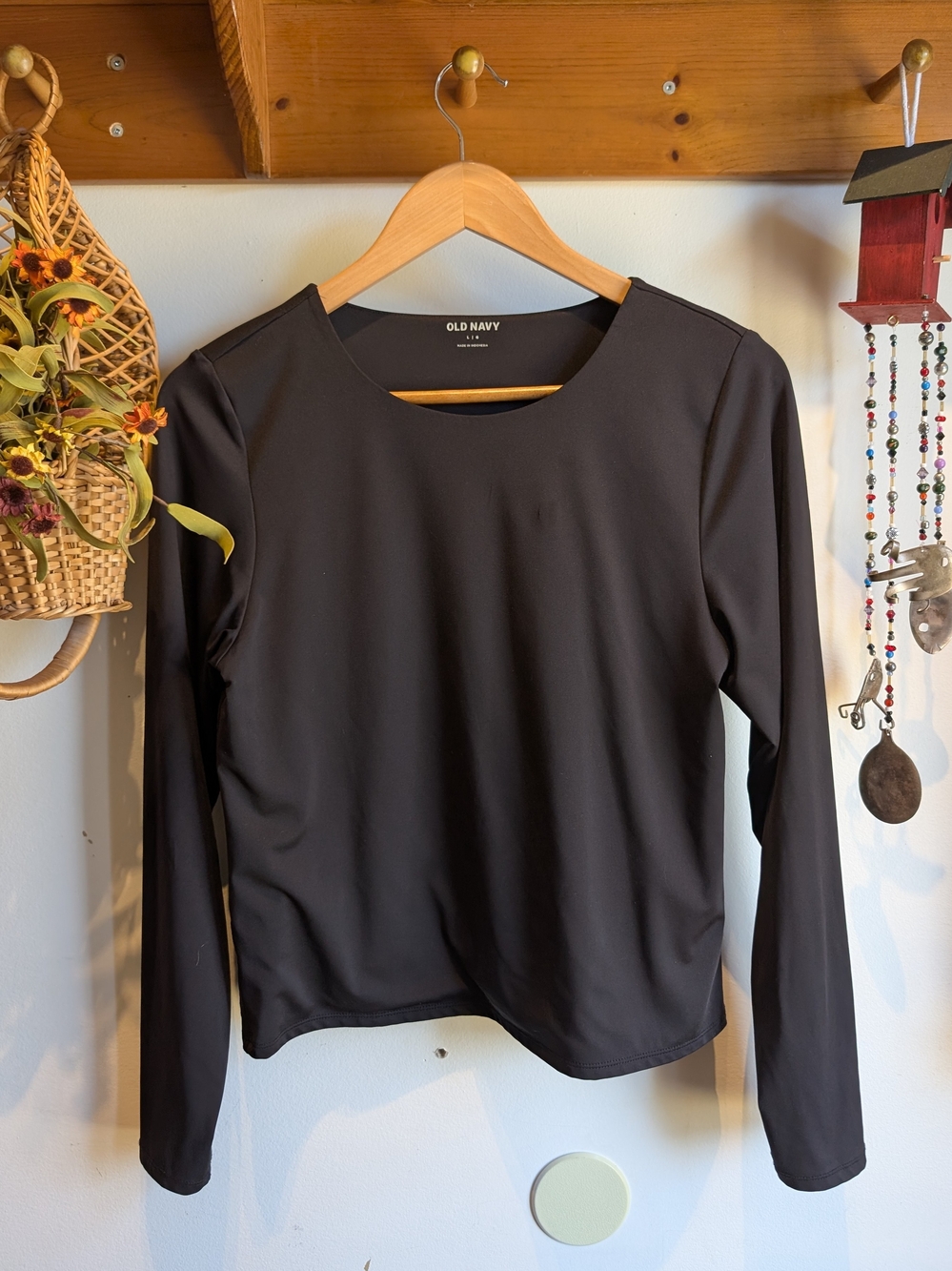 Fall Layering Old Navy Women's Black Long-Sleeve Crewneck Top Size Large